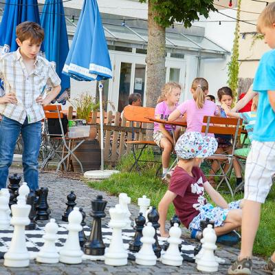 Gartenschach beim Sommerfest